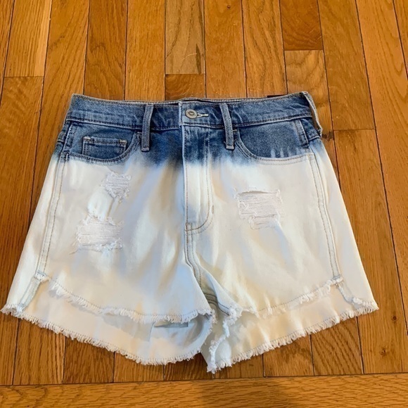 Hollister Ultra High-Rise Short- Short Size 1 Waist 25 Inseam 2” Cutoff Leg